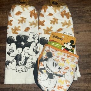 Disney Mickey and Minnie Fall Kitchen Set